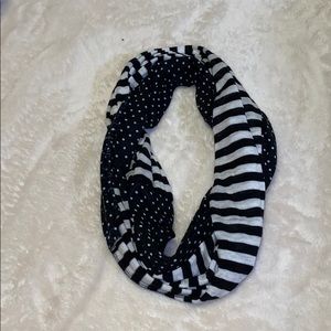 Black and white scarf